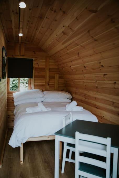 דירות ברמאות' Pine Cosy Winter Cabin - Hot Tub & Log Burner מראה חיצוני תמונה